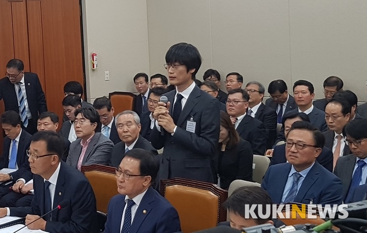 지난달 30일 과방위 종합 국정감사에서 발언하는 이해진 네이버 전 의장.
