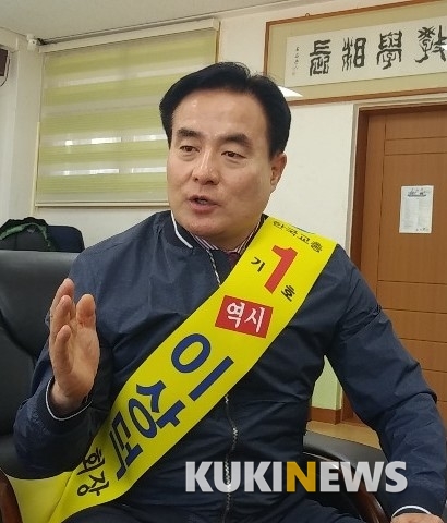 개혁성향의 전북교총 직전회장이 제37대 한국교총 회장 후보에 나섰다. 그는 교권 회복과 회원 복지정책에 큰 관심을 보여온 인물이다.