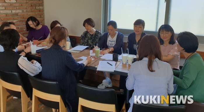 완주군이 어린이집 원장들과 간담회를 갖고 있다.