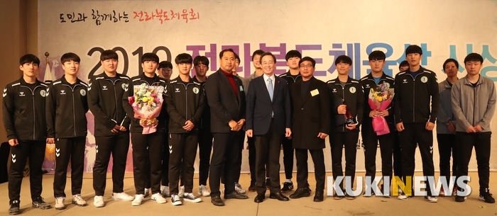 전북제일고 핸드볼팀이 전북체육상 대상을 수상했다.