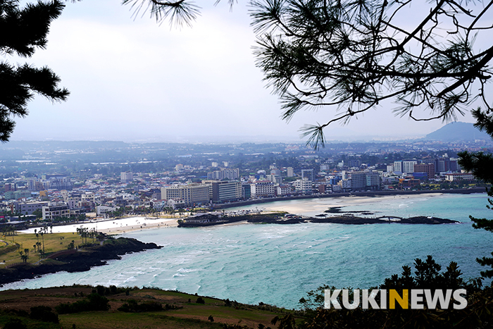 함덕은 제주 동부지역의 숲과 오름과 해변을 보고자 할 때 최적의 여행지다.