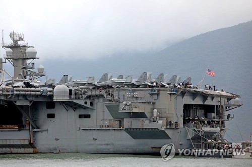 지난 5일(현지시간) 미 항공모함 시어도어 루즈벨트호(CVN-71)가 베트남 다낭에 입항하고 있다, 사진=EPA/연합뉴스