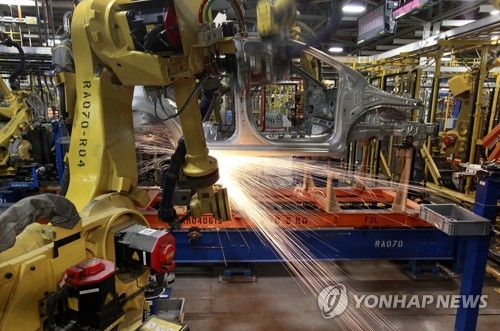 GM 미시건 공장의 자동차 생산 설비, 사진=AP/연합뉴스