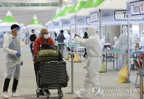 유럽발 외국인 입국자 워킹스루 진단검사, 사진=연합뉴스