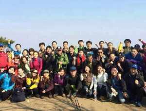 대웅제약 윤재승 부회장, 임직원과 정기산행 행사