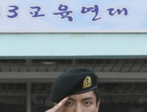 “클래스는 영원하다” 이민기, 훈련소 퇴소 전 모습 ‘늠름’