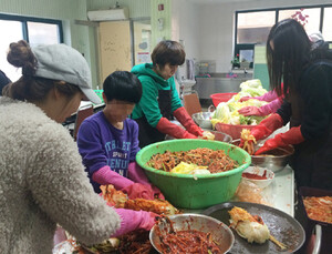 일동제약 안성공장 직원들, 사랑의 김장 도우미 봉사활동