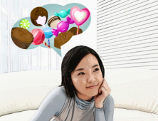 [쿡기자의 건강톡톡] 그날만 되면 사탕·초콜릿이 더 당긴다는 여성들