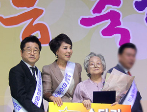 스타키코리아, ‘할아버지·할머니 한마음축제’서 보청기 기증