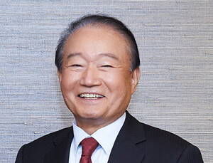 한미약품 임성기 회장, 전직원에 1100억 주식 증여