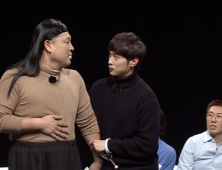 ‘아는 형님’ 민경훈, 강호동에 ‘기습 키스’