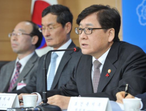 정진엽 장관 “첨단의료기기산업 미래 성장동력 육성”