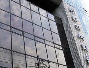 약사회관 재건축 비용 마련 위해 제약사 순방나서는 대한약사회장