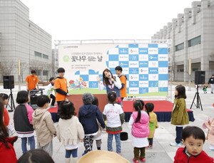 대한아토피협회, 어린이들과 ‘꽃나무 심는 날’ 행사 개최