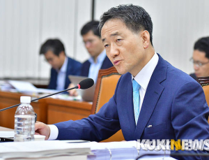 박능후 장관의 복지부는 보건복지 정책 주도하는 부처로