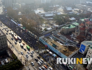 의사 3만명 시청서 문재인 케어 반대…