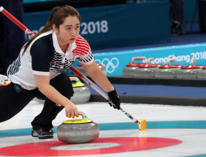 컬링 女 대표팀, 스웨덴 잡고 4연승…예선 공동 1위 도약