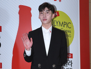 임효준, 여유로운 손인사