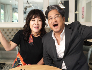 노사연·이무송 부부 생명존중 위한 ‘괜찮니? 에어키스 캠페인’ 동참