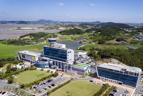 신안군청사 전경