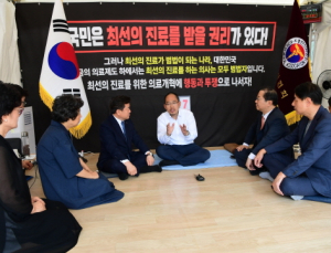 보건의료단체장들, 단식 중인 최대집 의협회장 방문