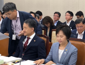 [순간포착] 이의경 처장, 인보사 연구 비판에 “억울하다, 많이 억울하다”