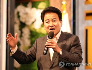 정동영 “사회복지사 먹고살게는 해줘야”