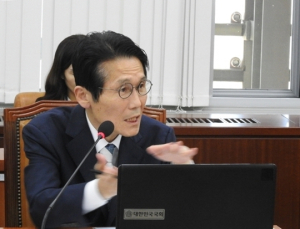 박능후 “65세 이상 장애인 활동지원, 제도간 충돌 존재해”