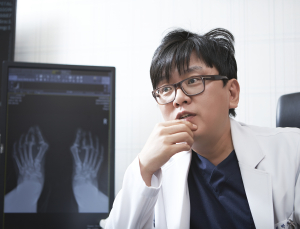[건우리포트] 족저근막염, 일하는 중년 여성을 노린다 