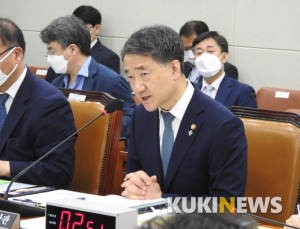 박능후 장관, 의대 정원 서서히 늘릴 계획