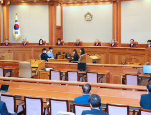 헌재 “여대 약대 정원 동결은 차별 아냐” 남성 청구인 심판 기각
