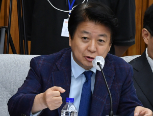 [단독] 정부, 대기오염 주범 노후 건설기계 ‘DPF 제도’ 손 본다… 조기폐차 보조금 인상