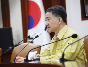 박능후 “사흘 동안 1000명 가까운 환자 발생… 누구나 감염될 수 있는 상황”