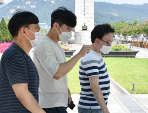 마스크 업체 신규 진입 늘어…'품질관리' 위한 협의체 운영 