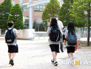 등교 중지 학교 8252곳 ‘또’ 최다…전면 원격수업 20일까지 연장