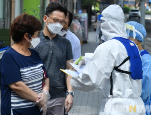 “일일 확진자 100명대 중반으로 올랐지만, 전체적으로 감소추세”