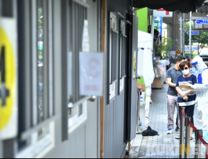 확진자 좀처럼 줄지 않는 이유… 감염경로 불분명 환자·집단감염