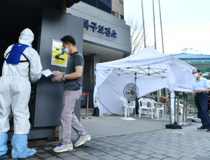 코로나19 확진 126명… 국내발생 36명 감소