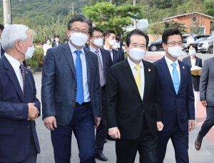 정세균 국무총리-허태정 대전시장,  유성구 노인시설 방문