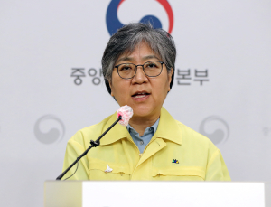 정은경 “연휴 기간 두 자릿수 감염 규모 유지… 아직 긴장 놓을 수 없어”