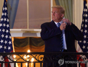 퇴원한 트럼프 '집단면역 카드' 만지작