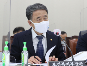 복지부 “이르면 국산 코로나19 치료제 연말부터 사용”