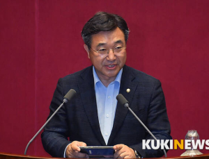 윤호중 “윤석열, ‘천상천하 유아독존’…‘악마에게 영혼을 판 파우스트’같아”