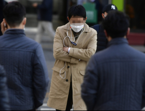 최근 2주 발생 코로나 감염 72%가 수도권…지역 집단발생·병원 多