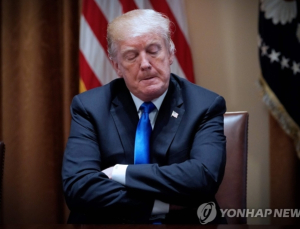 이대로 물러나면 감옥행…트럼프가 '소송 폭탄'으로 버티는 이유
