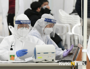 '화이자 백신' 나오면 국내 사용은 언제쯤…'물량확보·규제완화' 관건 