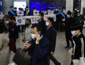 “4일 국내 신규환자 600명, 국내 유행 이후 세 번째로 높아”