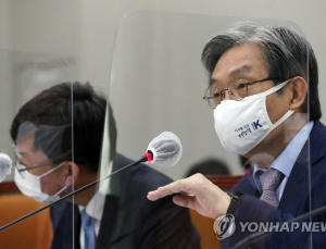 “국민 대상으로 살인자 발언” 野 질타에 노영민 ‘땀 뻘뻘’