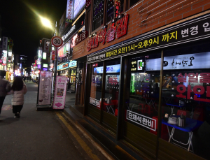 코로나19 전국 산발적 확산…식당·병원·요양시설 뇌관
