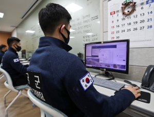 역학조사 인력 부족… 정부 “군·경찰, 보조인력으로 투입”